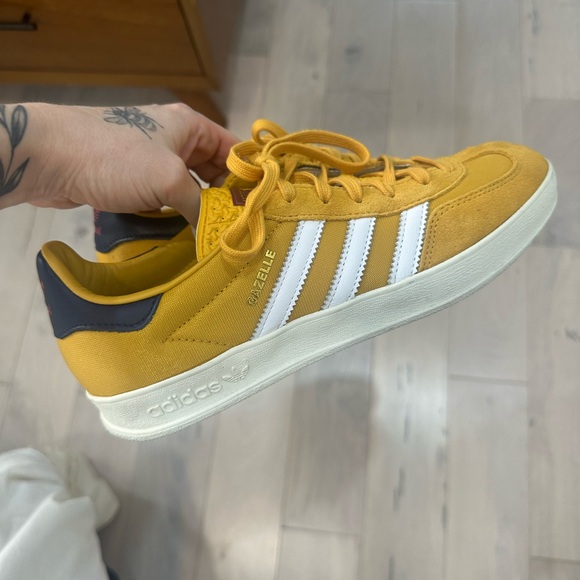 Adidas Gazelle Indoor Preloved Yellow Cloud White Dark Blue IE0540 Size Men’s 6 - Picture 3 of 6